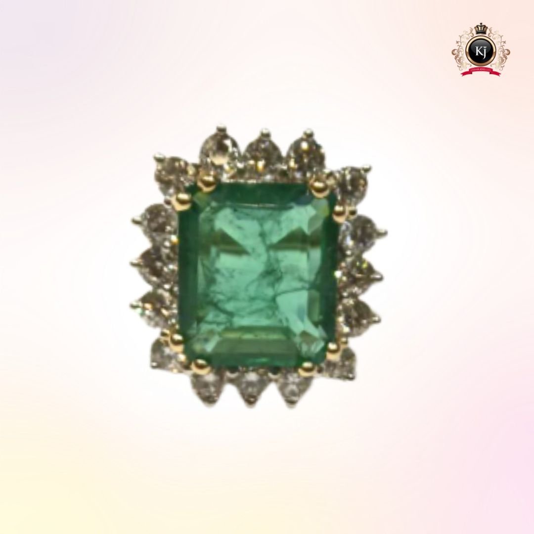 Royal Crest – Emerald & Diamond Ring
